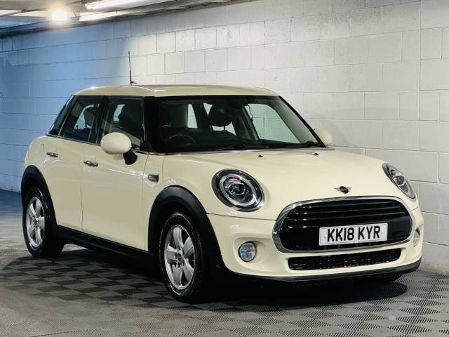 Mini Hatch 1.5 Cooper II 5dr Auto Hatchback Petrol WHITE